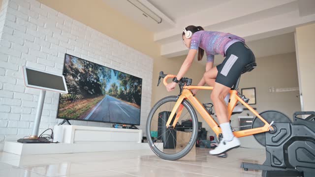 Cycling pain cave - indoor setup